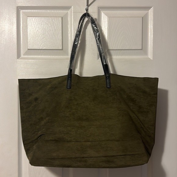 Macys Tote 👜❤️ - Picture 6 of 6